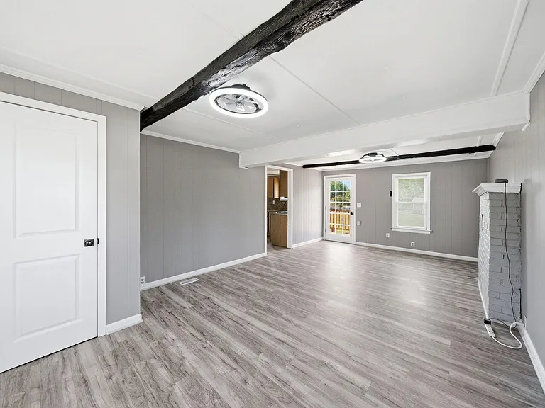 320 E Earp St — Photo 17