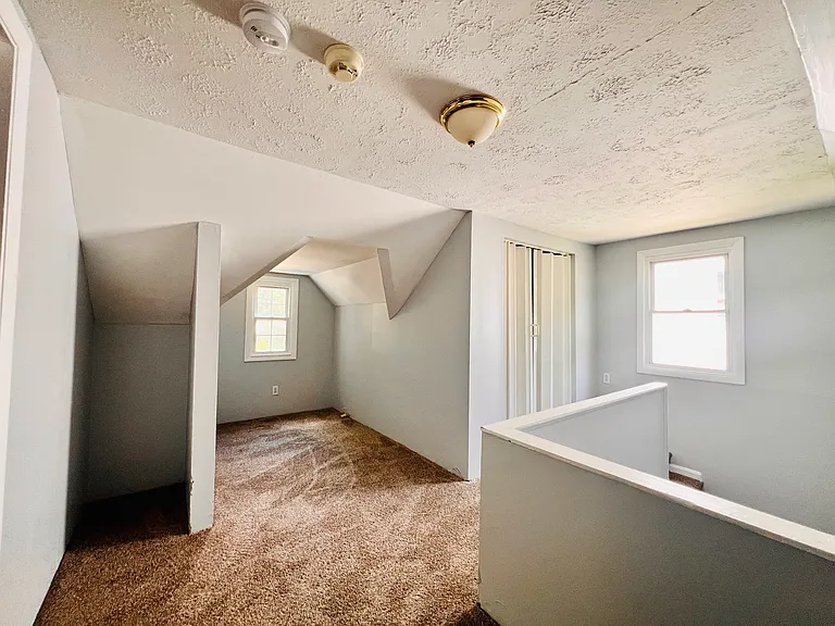 8606 Rosewood Ave — Photo 18