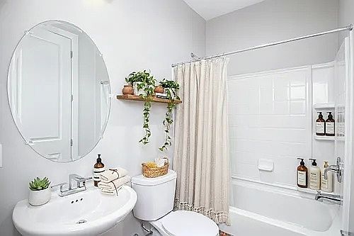 5th image of 915 E Missouri Ave #38c96ddf1