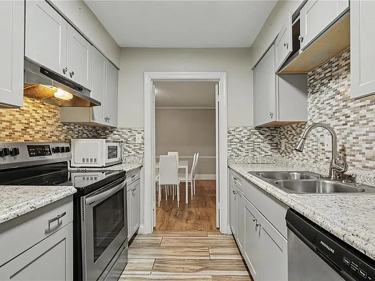 129 Rue Fontaine — Photo 11
