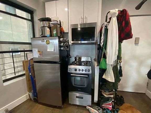 3rd image of 318 E 126th St #9