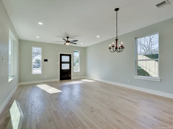 1651 N Center Street, San Antonio, TX 78202