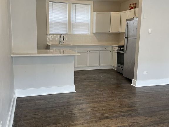 5th image of 1654 N Merrimac Ave #1W
