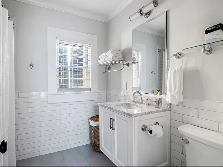122 W Charlton Ln #D — Photo 11