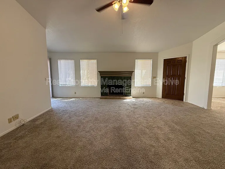 4260 E Rosemonte Dr — Photo 4