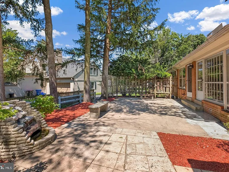 11132 Luxmanor Rd — Photo 31