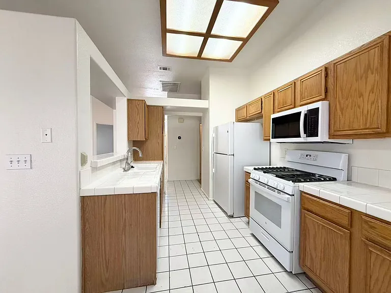 8620 Magnolia Ridge Ave — Photo 4