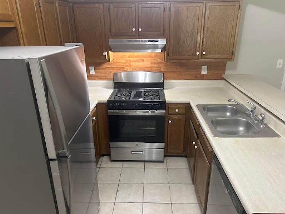 1st image of 8483 Pineland Dr