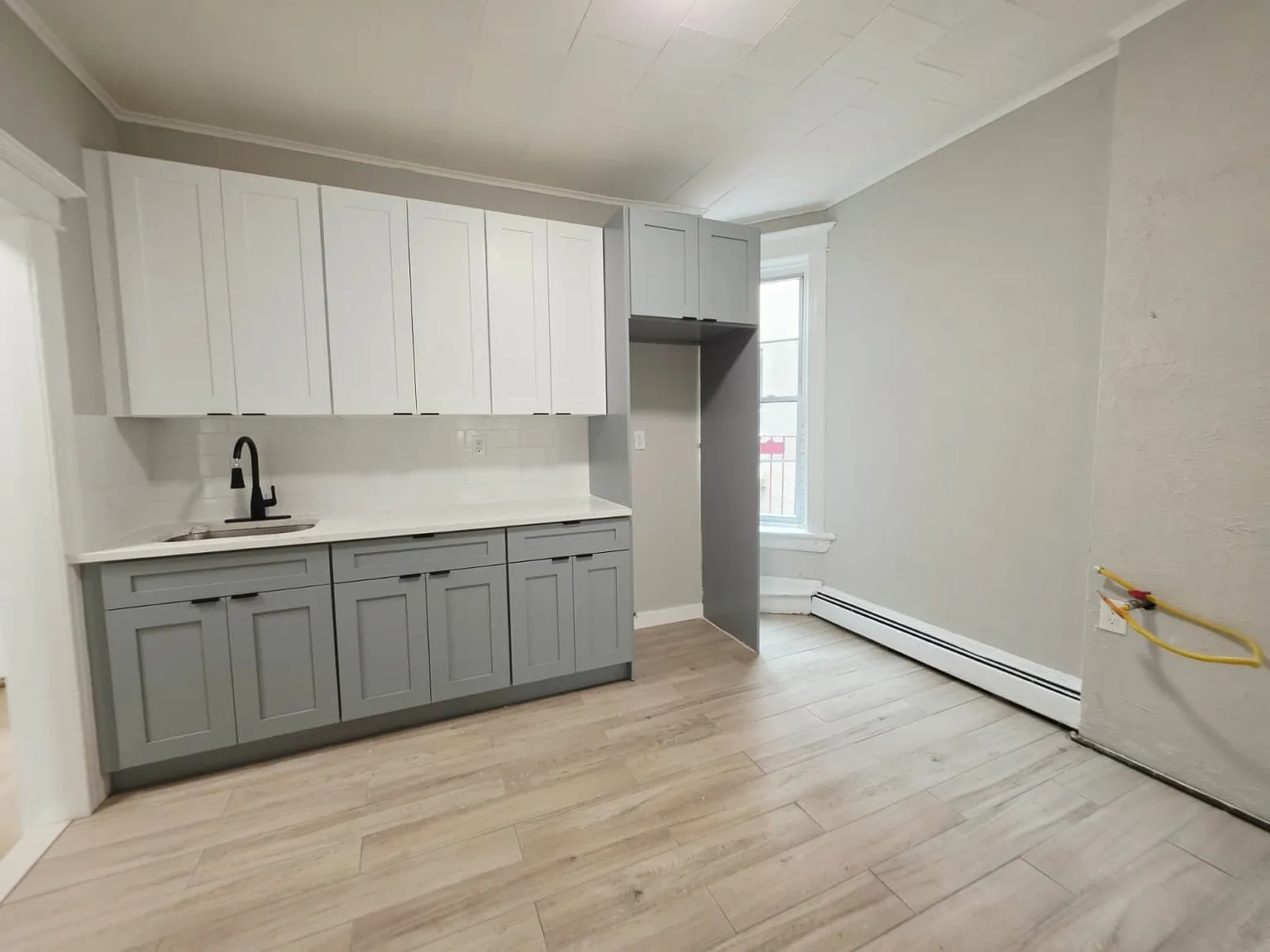 3 bed, 1000 sqft, $2,700 — Photo 1