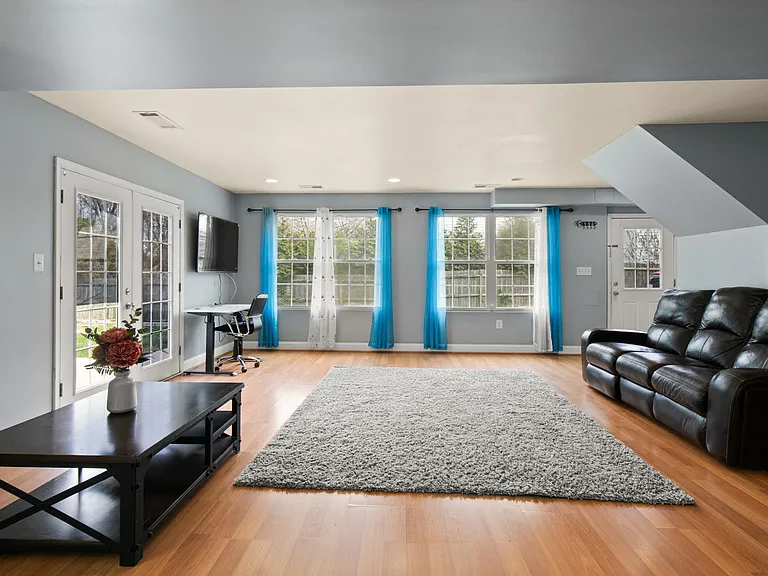 3412 Clayborne Ave — Photo 8