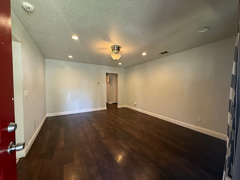 7400 Loma Verde Way — Photo 2