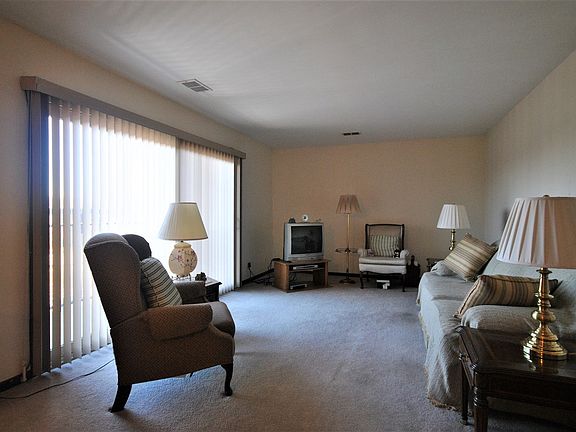 2nd image of 10424 Central Ave APT 3NW