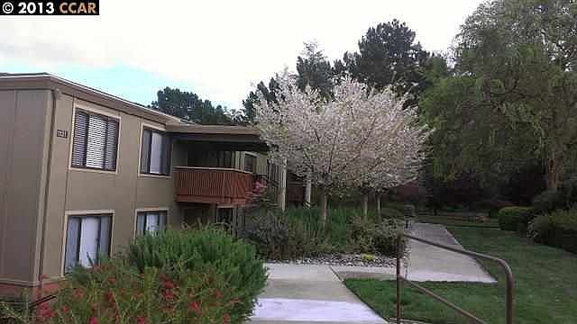 2nd image of 1131 Oakmont Dr APT 2