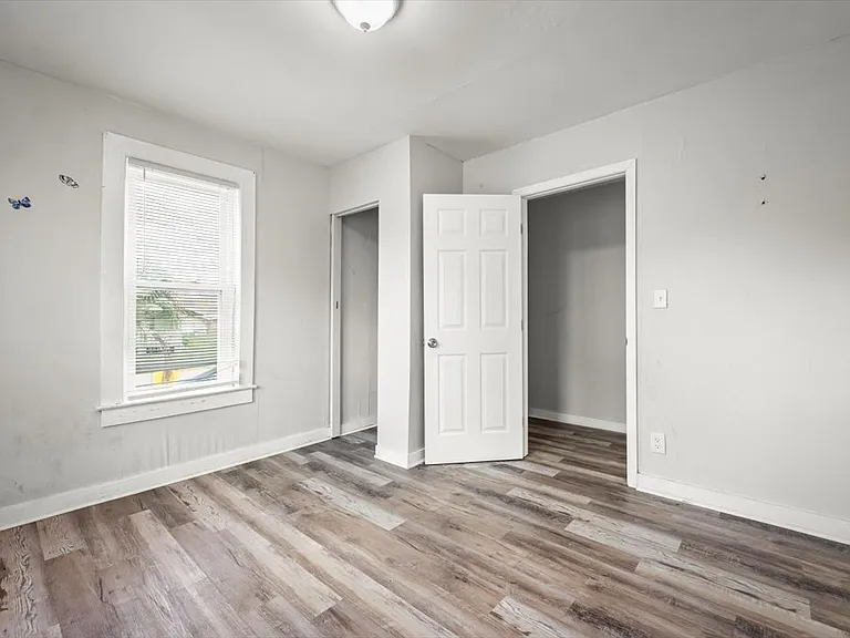 256 Vernis Ave — Photo 9