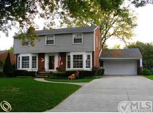 1171 N Oxford Rd, Grosse Pointe Woods, MI 48236