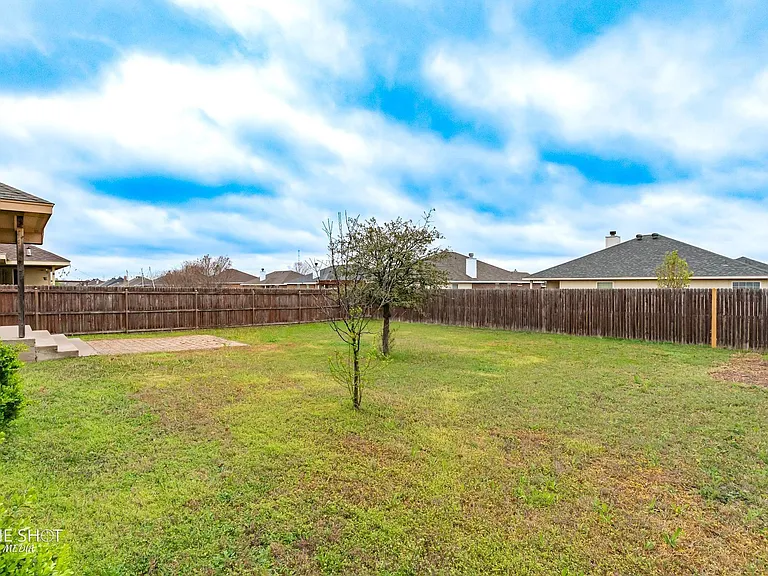 350 Miss Ellie Ln — Photo 40