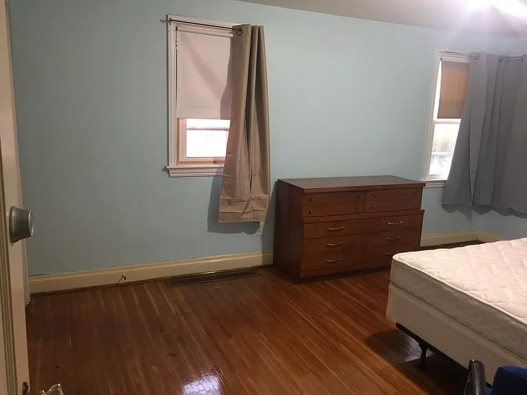 1680 Mount Hope Ave — Photo 5