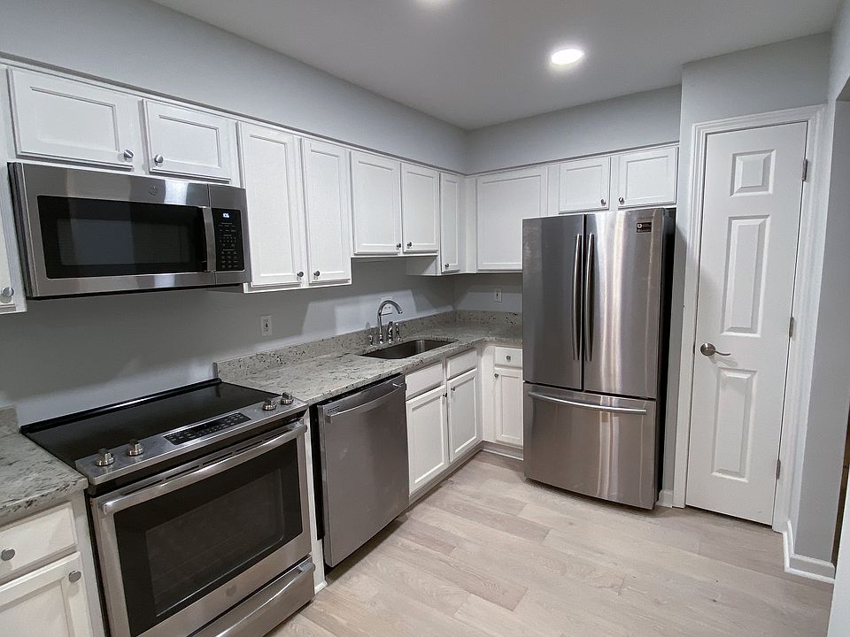 1st image of 3410 Essex Ave