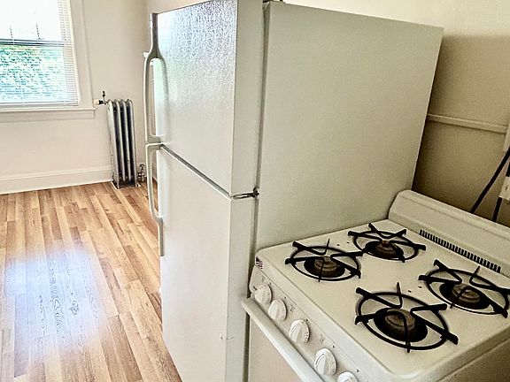 4th image of 1392 Webb Rd APT 32