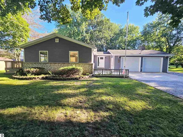 900 Dearing Rd, Midland, MI 48640
