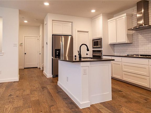 3rd image of 1419 Lamb Dr