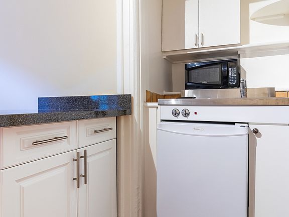 5th image of 21 E 9th St #2H