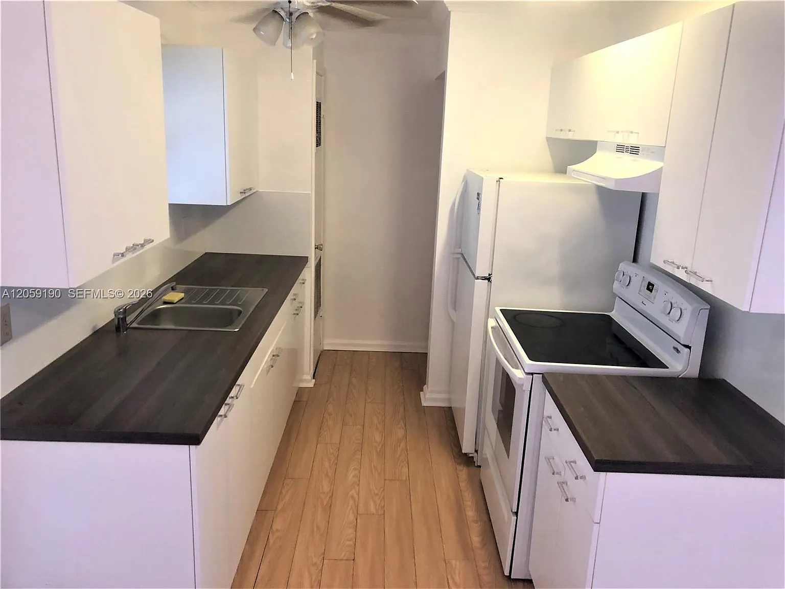 Coronet Haven Condominium — Photo 3