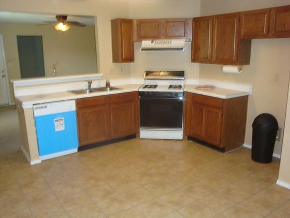 3rd image of 1356 Creekview Dr