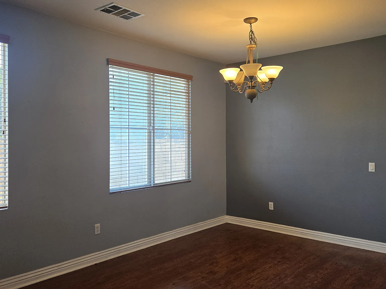 4 bed, 2112 sqft, $3,600 — Photo 2