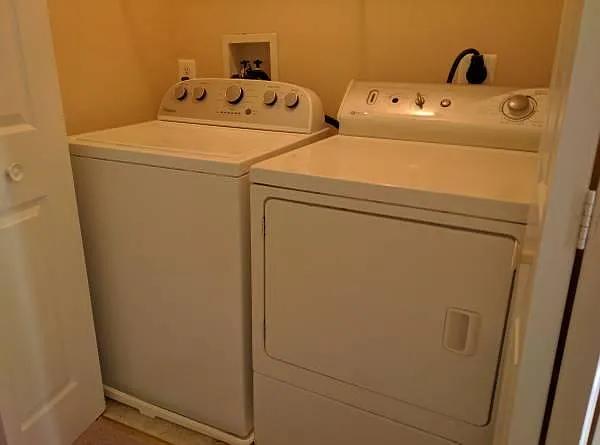 Full size washer & dryer (upstairs)