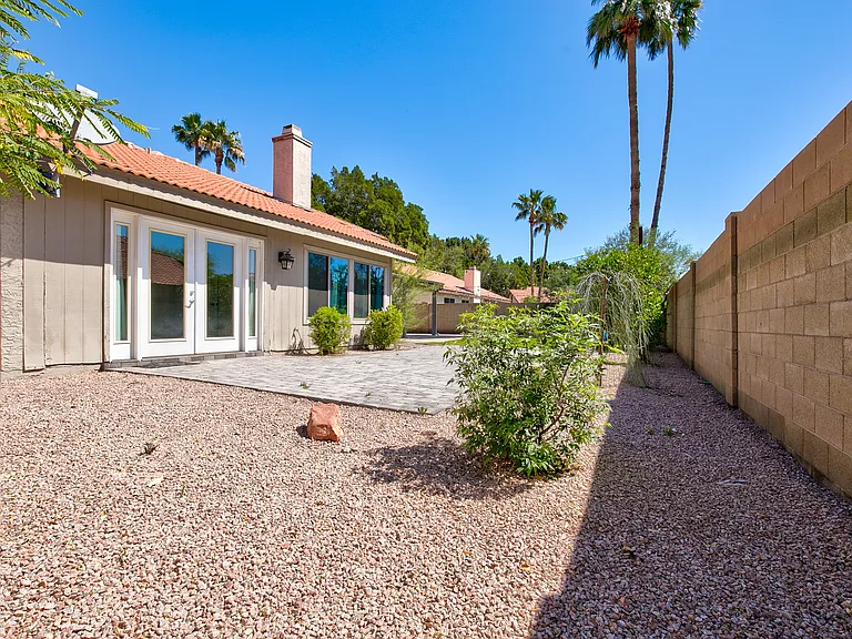 1945 E Velvet Dr — Photo 41