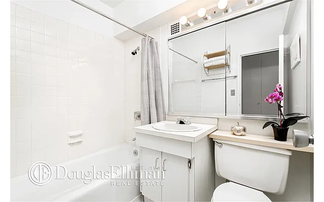 Rented by Douglas Elliman | media 24