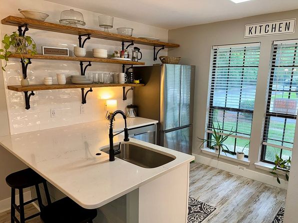 389 Clubhouse Dr APT AA1