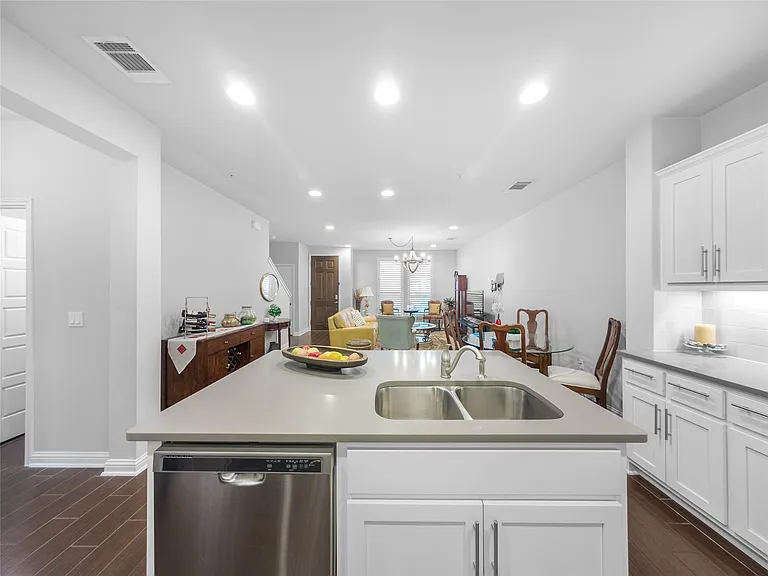 13800 Lyndhurst St #324 — Photo 12