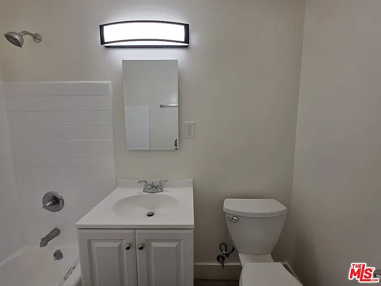 2400 Vanderbilt Ln #2400A — Photo 24