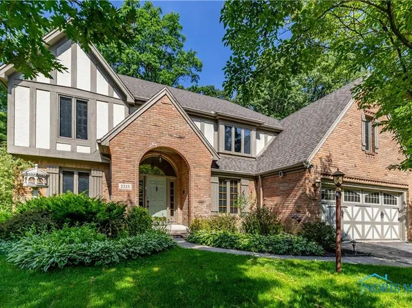 2325 Saint Roberts Ln, Toledo, OH 43617