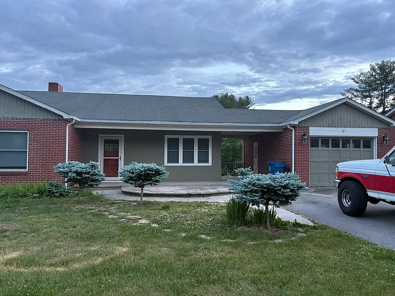 74 Rhoda St — Photo 1