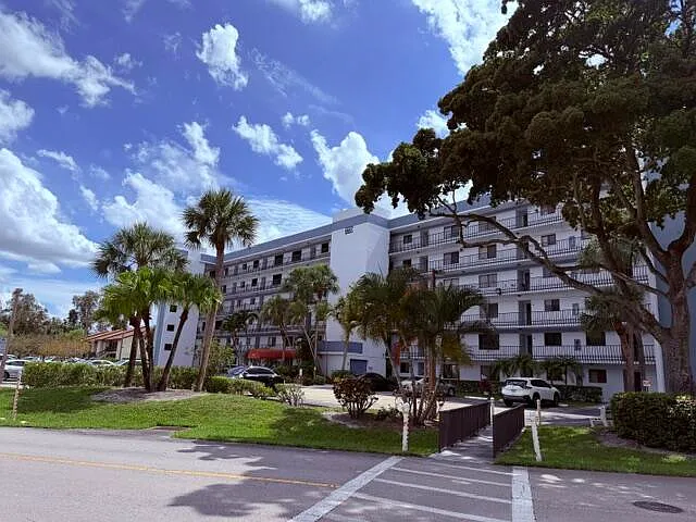7770 Tahiti Ln #405