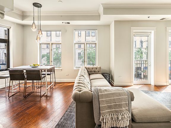 5th image of 2042 N Clark St APT 2N