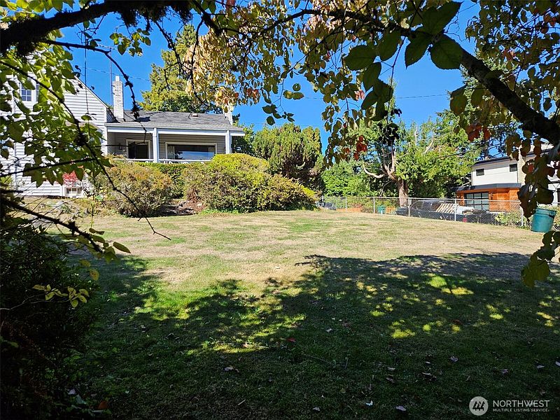5th image of 11711 Exeter Avenue NE