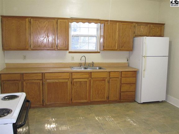 4th image of 810 N Washington St