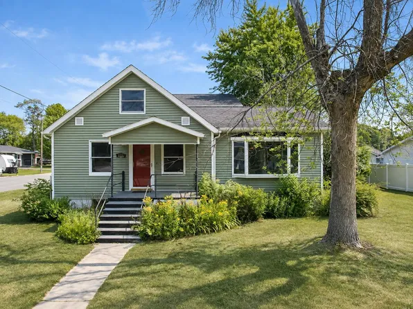 4216 4th St, Menominee, MI 49858