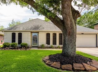 6018 Ghana Ln, Pasadena, TX 77505