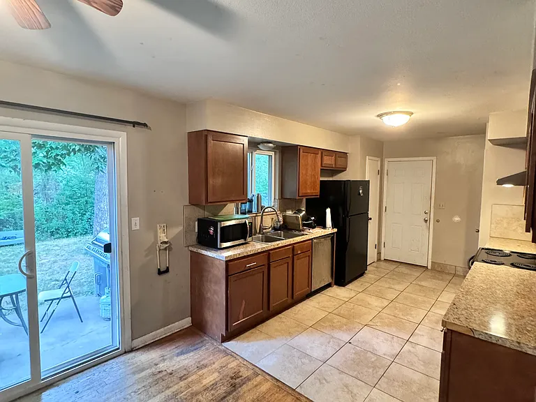 1508 Brentwood Dr — Photo 3