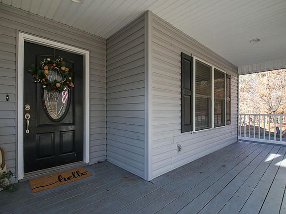 3rd image of 108 Camelot Dr