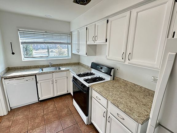 4th image of 10667 Montrose Ave #M-4