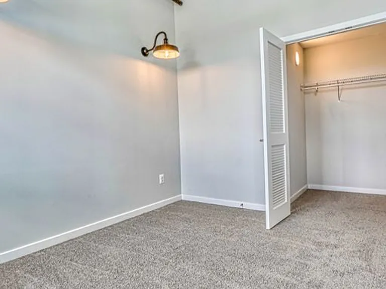 923 S East Ave — Photo 3