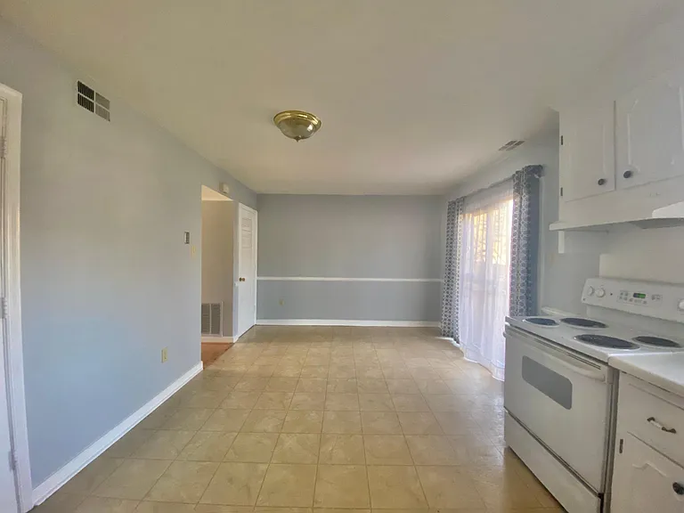 2105 Lauderdale Dr — Photo 7