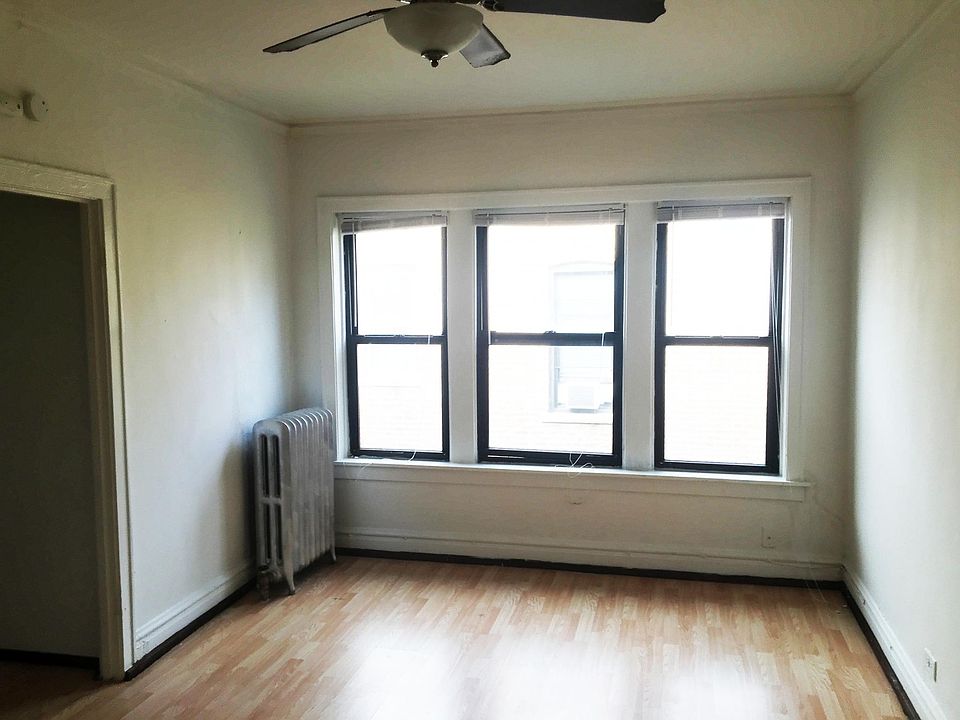 2nd image of 5442 S Harper Ave APT 305