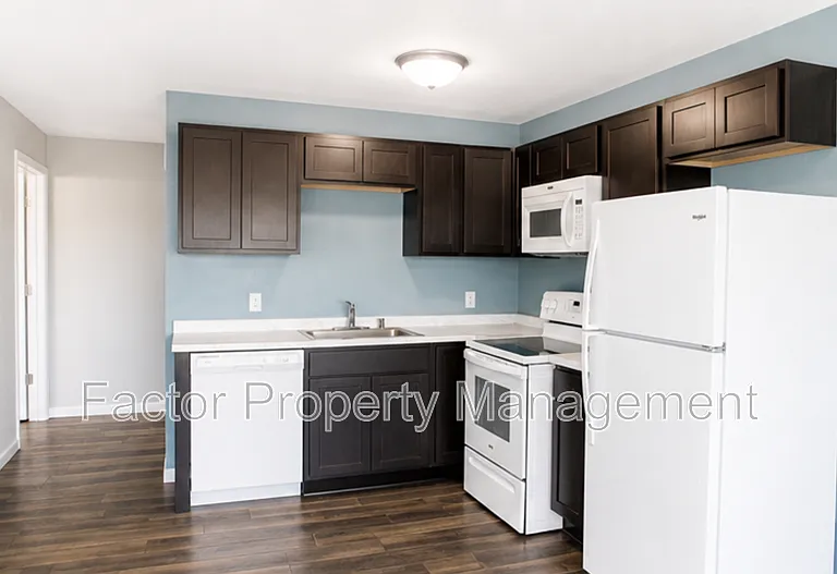 561 Elk St S — Photo 15